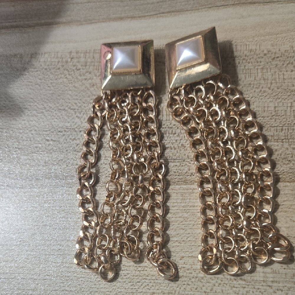 Vintage 80s Gold Tone and Pearl Square W Chain Dangle Clip- On Earrings 90s 💫